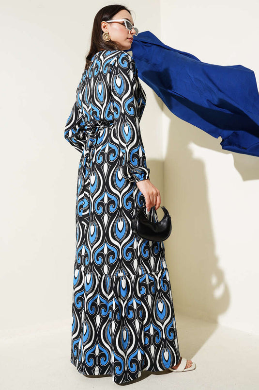 فستان من الكريب بحزام ونقوش متنوعة باللون الساكسوني