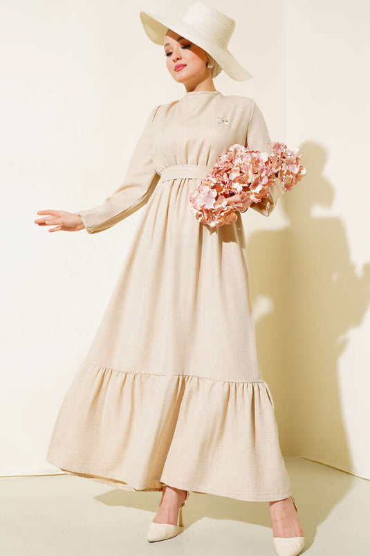 فستان من الكتان بحزام باللون البيج