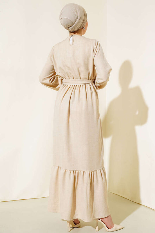 فستان من الكتان بحزام باللون البيج