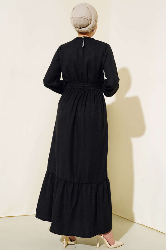 فستان من الكتان بحزام أسود