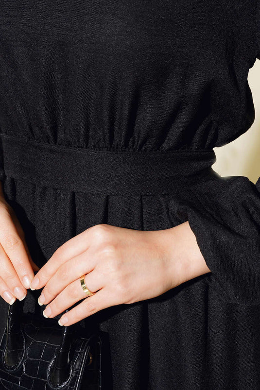 فستان من الكتان بحزام أسود