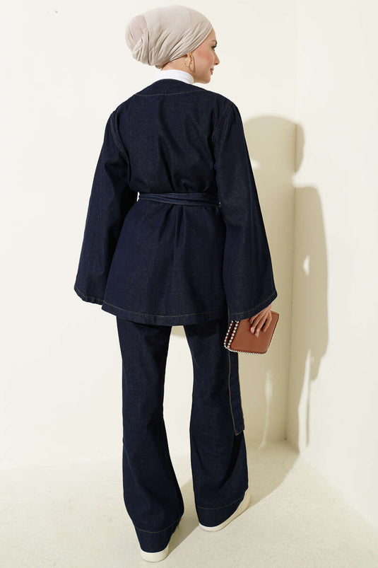 Ensemble deux pièces en jean avec kimono ceinturé bleu marine