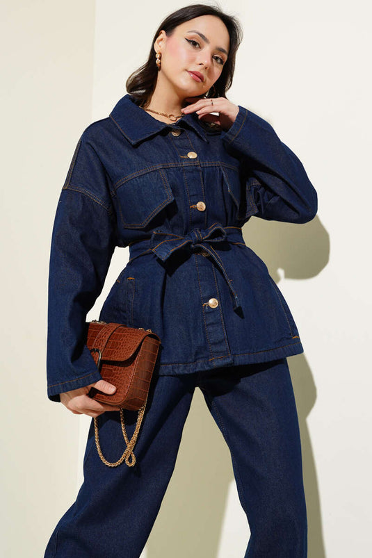 Veste en jean ceinturée et costume deux pièces en jean bleu marine