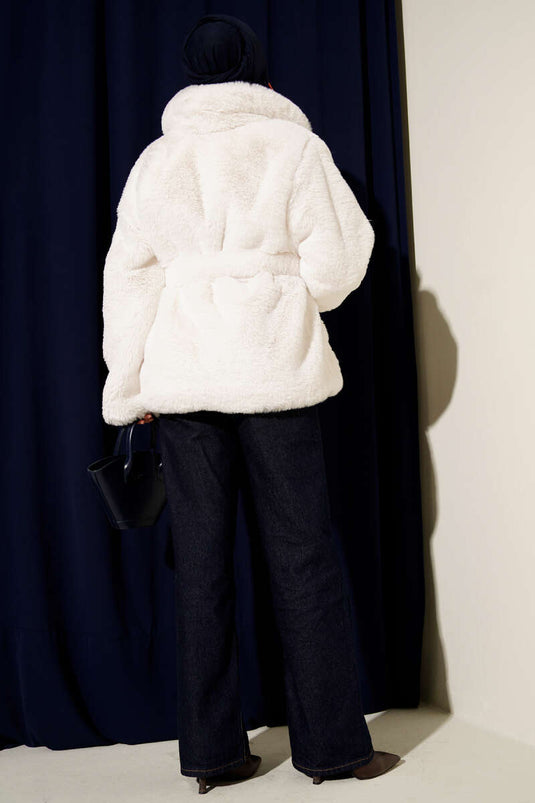 معطف فرو مزدوج الصدر بحزام أبيض