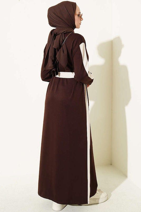 Vestido Con Rayas Y Cinturón En Marrón