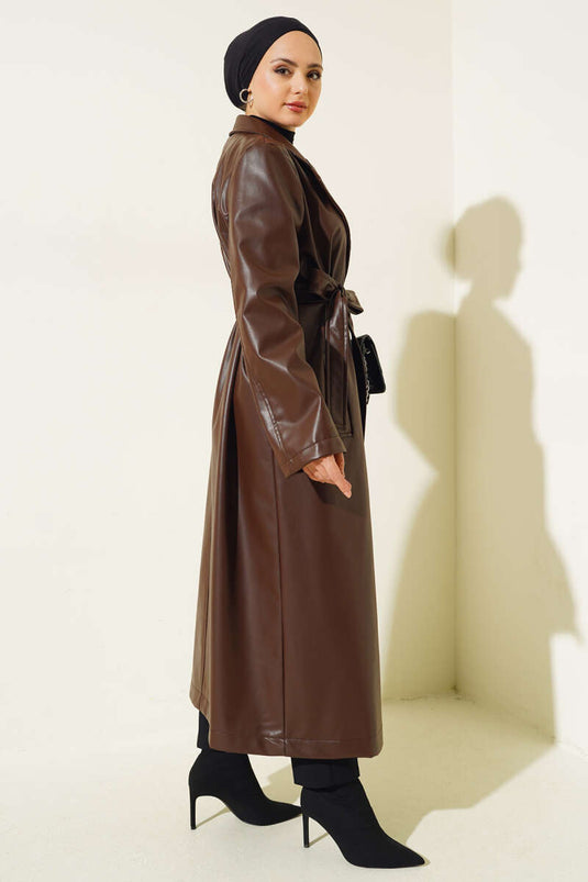 Geceintuurde lange leren trenchcoat bruin