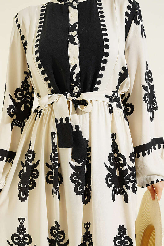 Robe en viscose à motifs avec ceinture et demi-boutons, couleur écru