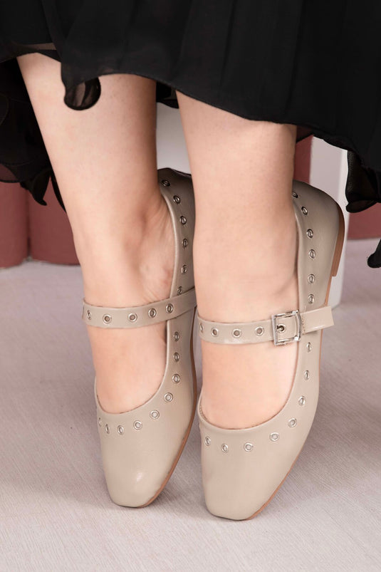 Chaussures plates Mary Jane avec détail œil-de-perdrix beige