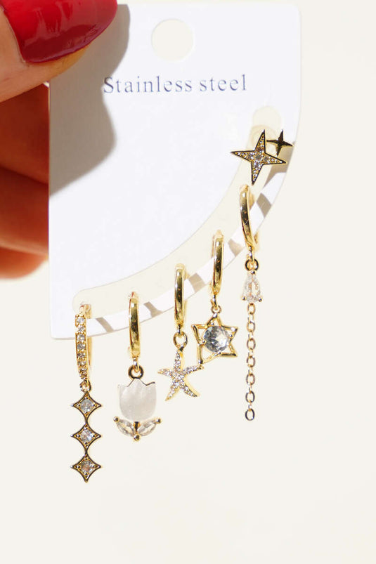 طقم أقراط بتفاصيل زهرية ذهبي