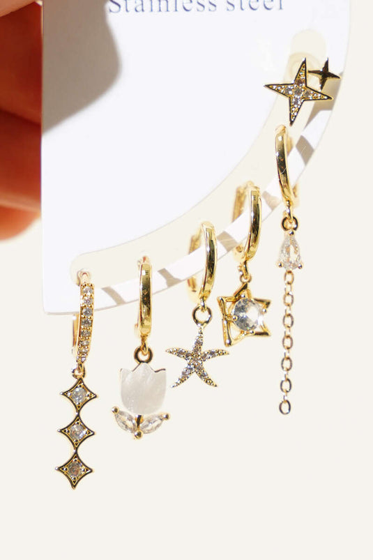 طقم أقراط بتفاصيل زهرية ذهبي