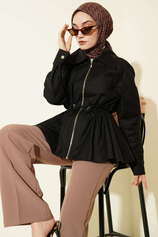 Giacca con cintura elastica, cappuccio e zip, nera