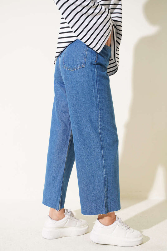Pantalon En Jean Bleu À Poches Et Découpe Laser