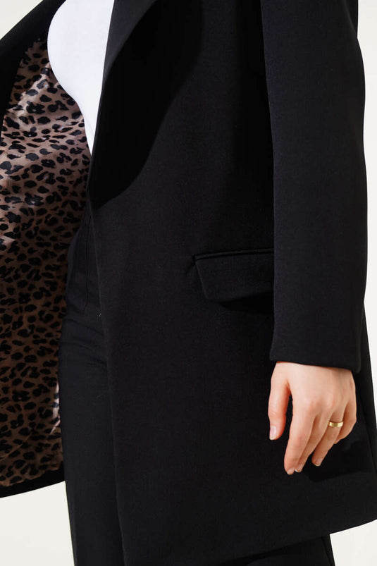 Langer Blazer mit Leopardenmuster und Futter in Schwarz