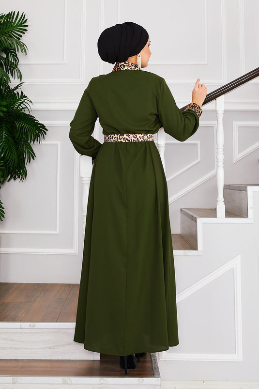 Hijab-Kleid mit Hemdkragen und Leopardenmuster in Khaki