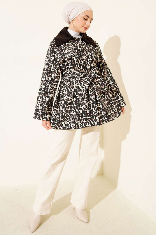 معطف ترنش بني بنقشة جلد النمر وياقة مخملية