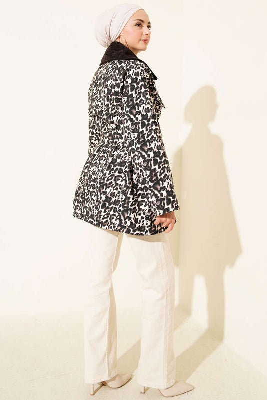 معطف ترنش بني بنقشة جلد النمر وياقة مخملية