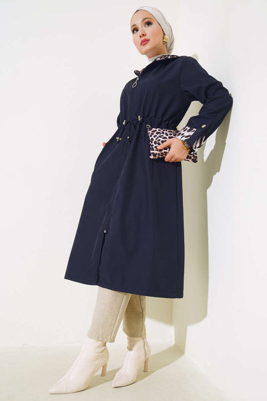 Luipaard gedetailleerde taille tunnel trenchcoat marineblauw