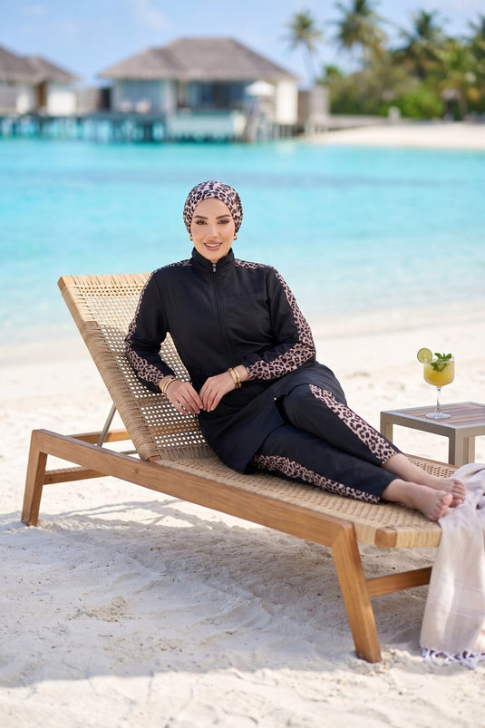 مايوه محتشم ثلاثي بأزرار وسحاب بنقشة الفهد باللون الأسود
