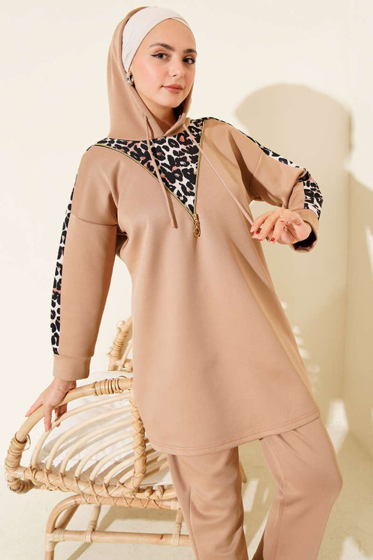 طقم لاتيه من قطعتين مزين بنقشة جلد النمر