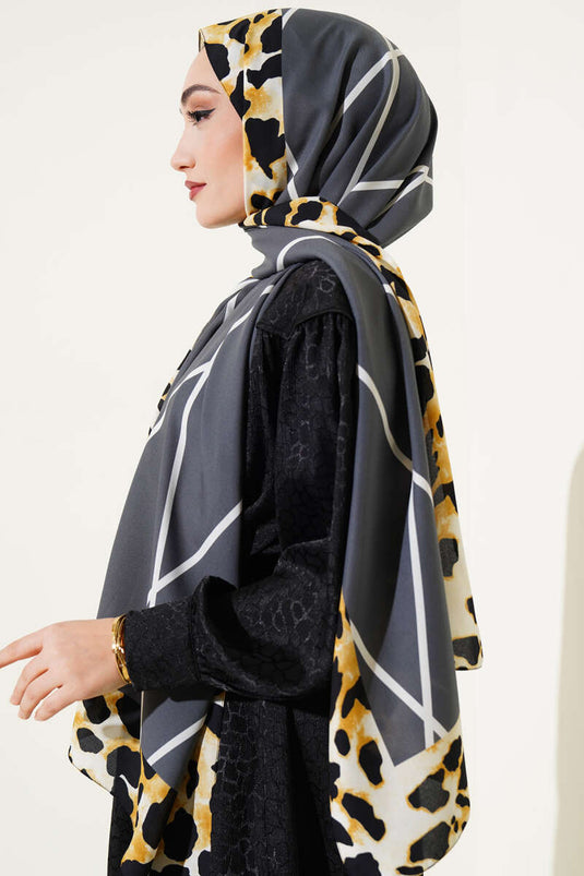 شال المدينة المنورة المخطط بنقشة جلد النمر، مدخن