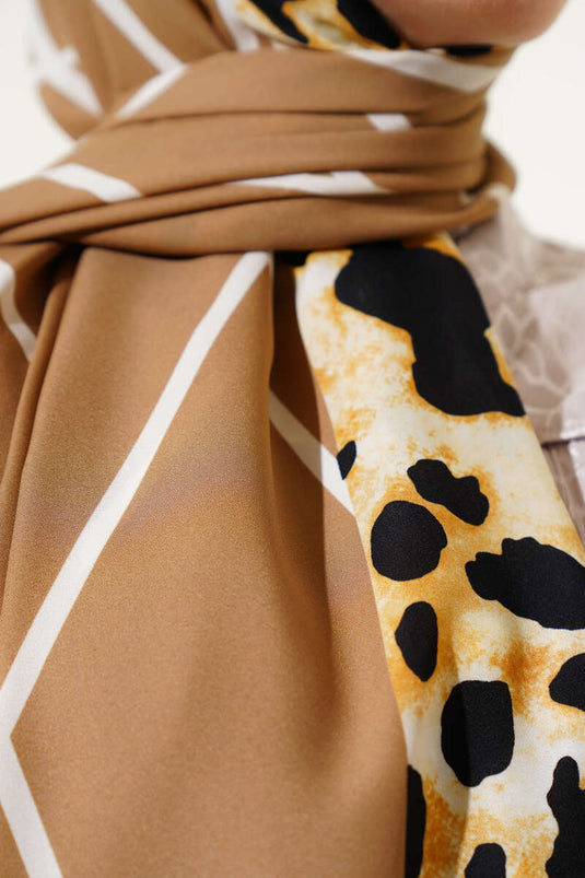 شال لاتيه مخطط بنقشة جلد النمر