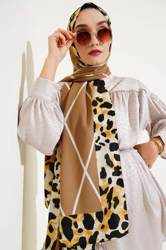 شال لاتيه مخطط بنقشة جلد النمر