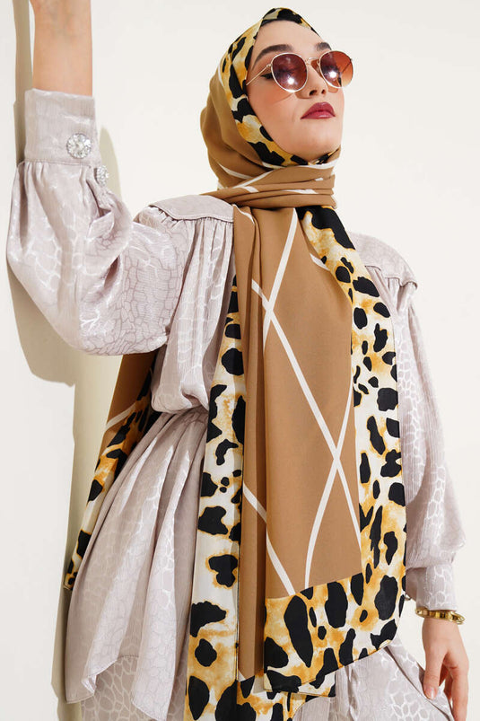 شال لاتيه مخطط بنقشة جلد النمر