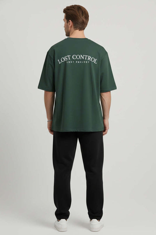 تيشيرت رجالي بطبعة Lost Control باللون الأخضر الزيتوني
