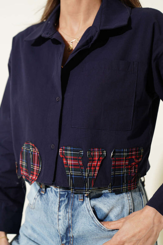 Love bestickte Crop-Bluse in Marineblau