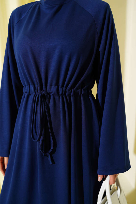 Robe Loyşa à détails tunnel à la taille, bleu marine