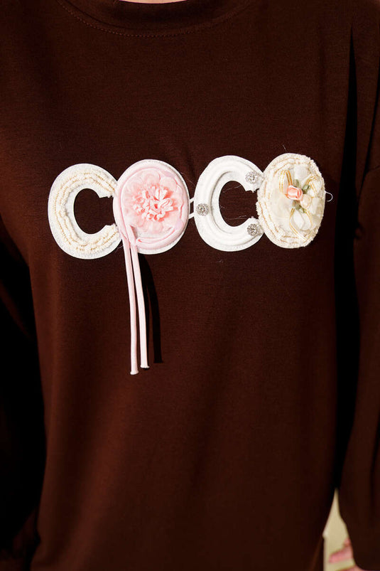 تونيك لويزا كوكو المزخرف بالنص باللون البني