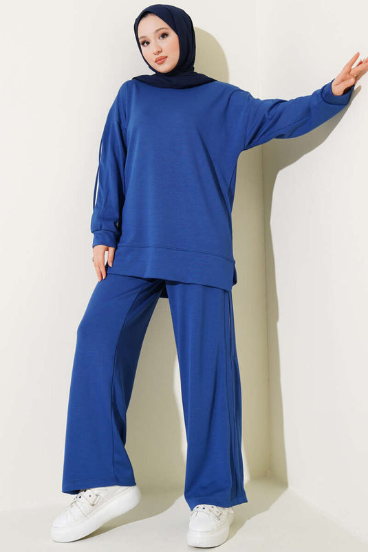 بدلة لويزا غارني المخططة المكونة من قطعتين باللون النيلي