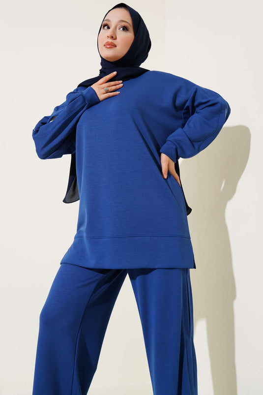 بدلة لويزا غارني المخططة المكونة من قطعتين باللون النيلي