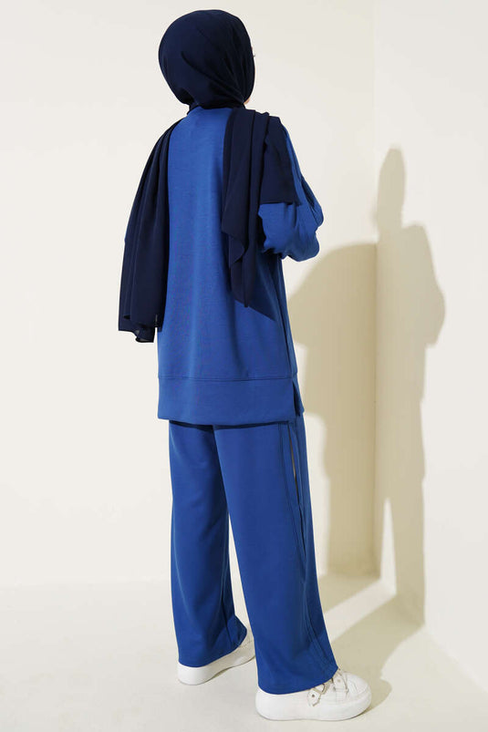 بدلة لويزا غارني المخططة المكونة من قطعتين باللون النيلي