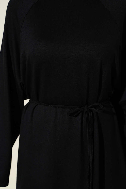 Loyşa Schwarzes Kleid mit dekorativen Ärmeln und Seilgürtel