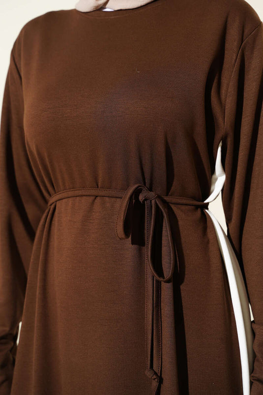 فستان لويزا المخطط الجانبي بني