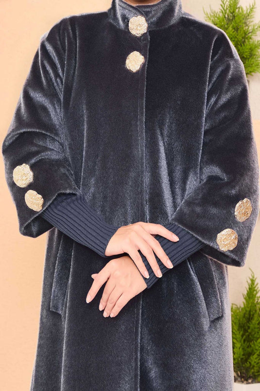 Manteau luxueux en angora à boutons dorés, couleur fumée