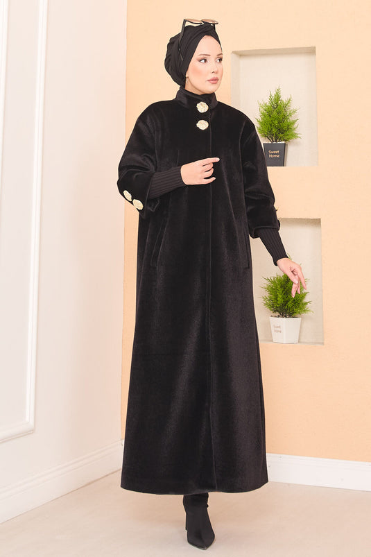 Manteau en angora noir luxueux à boutons dorés