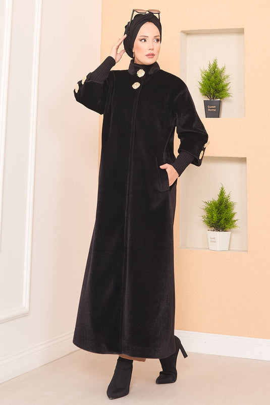 Manteau en angora noir luxueux à boutons dorés