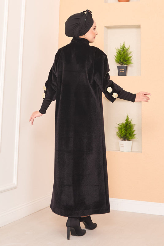 Manteau en angora noir luxueux à boutons dorés