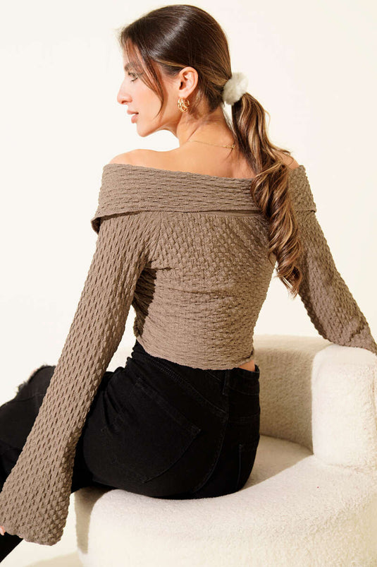 بلوزة من الفرو الصناعي بياقة مادونا من المنك