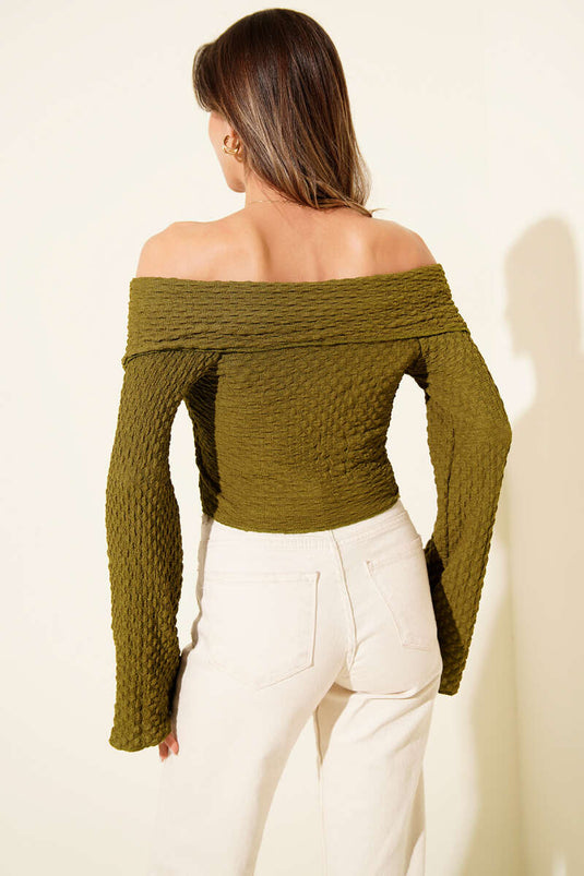 بلوزة مادونا بياقة وافل، لون زيتوني