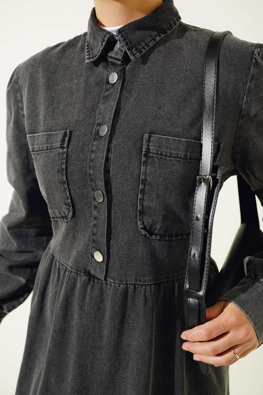 Robe En Jean Avec Poche Boutonnée En Métal Fumé