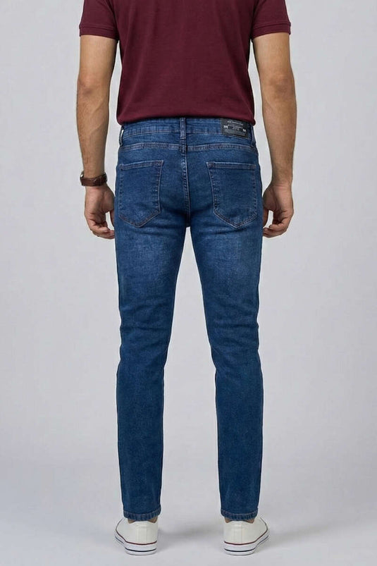بنطال جينز رجالي أزرق بقصة ضيقة وأزرار معدنية