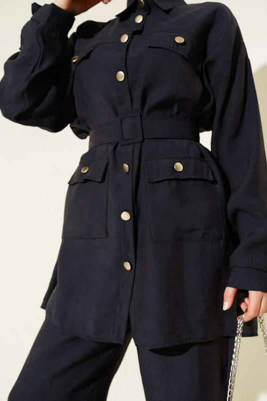 Abito due pezzi con bottoni in metallo e cintura nero