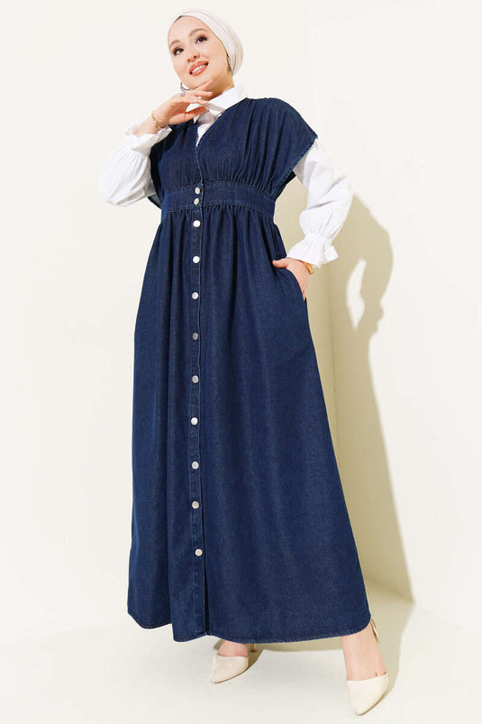 فستان جينز أزرق داكن بدون أكمام مزود بأزرار معدنية