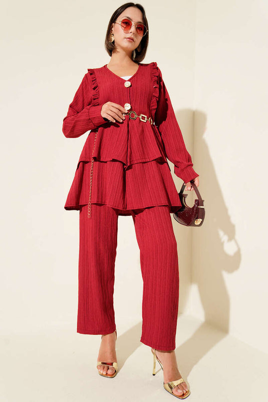 Completo due pezzi increspato con bottoni in metallo, bordeaux