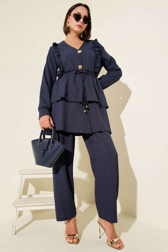 Completo due pezzi blu navy increspato con bottoni in metallo