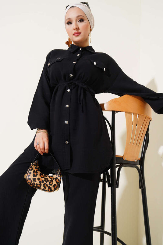 Completo due pezzi in mussola con bottoni in metallo, nero