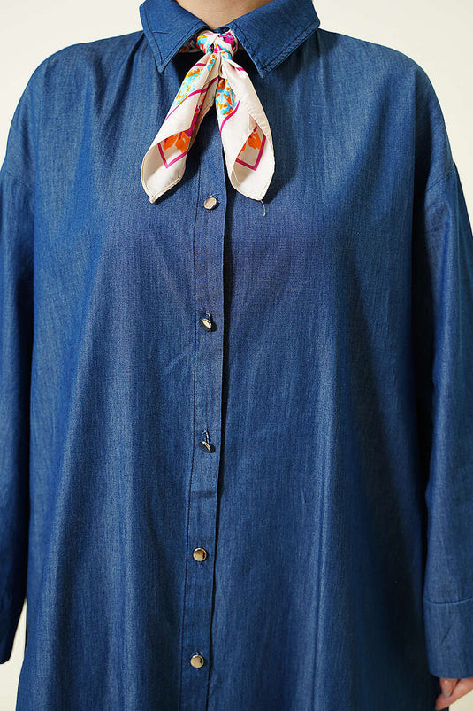 Tunica lunga in denim con bottoni metallici e taglio ampio